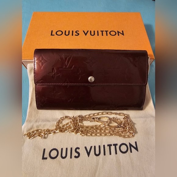 Louis Vuitton Handbags - Louis Vuitton Monogram Vernis Sarah Wallet
